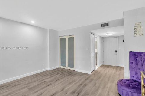 Copropriété à vendre à Hallandale Beach, Floride: 1 chambre, 89.19 m2 № 2395199 - photo 13