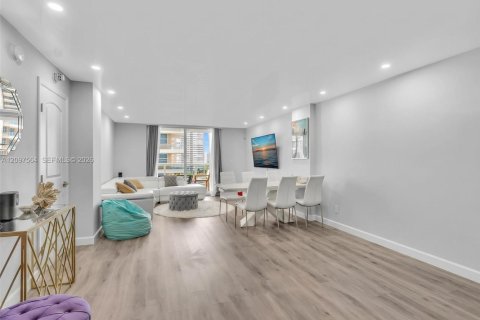 Copropriété à vendre à Hallandale Beach, Floride: 1 chambre, 89.19 m2 № 2395199 - photo 11