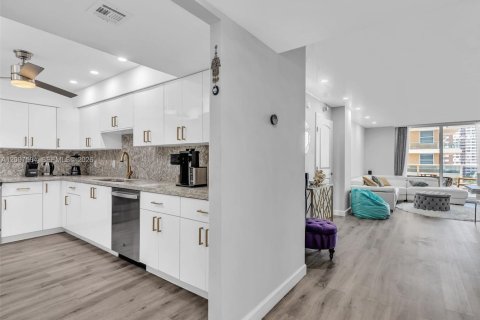Copropriété à vendre à Hallandale Beach, Floride: 1 chambre, 89.19 m2 № 2395199 - photo 4
