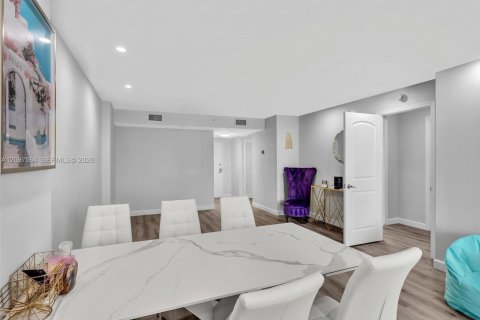 Copropriété à vendre à Hallandale Beach, Floride: 1 chambre, 89.19 m2 № 2395199 - photo 17