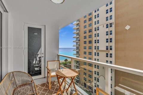 Copropriété à vendre à Hallandale Beach, Floride: 1 chambre, 89.19 m2 № 2395199 - photo 20
