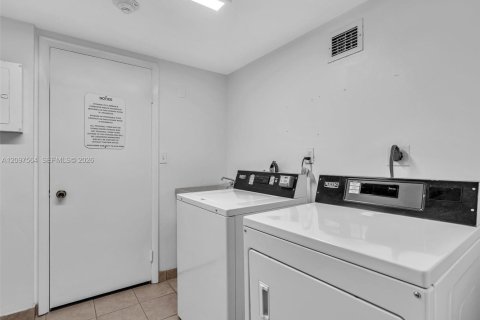 Copropriété à vendre à Hallandale Beach, Floride: 1 chambre, 89.19 m2 № 2395199 - photo 29