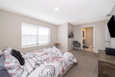 Townhouse in STOREY LAKE in Kissimmee, Florida 5 bedrooms, 201.41 sq.m. № 2099998 - photo 13