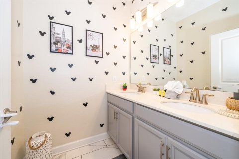 Townhouse in STOREY LAKE in Kissimmee, Florida 5 bedrooms, 201.41 sq.m. № 2099998 - photo 7