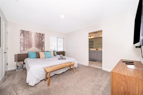 Townhouse in STOREY LAKE in Kissimmee, Florida 5 bedrooms, 201.41 sq.m. № 2099998 - photo 3