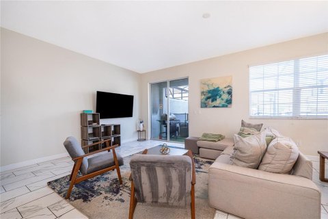 Townhouse in STOREY LAKE in Kissimmee, Florida 5 bedrooms, 201.41 sq.m. № 2099998 - photo 18