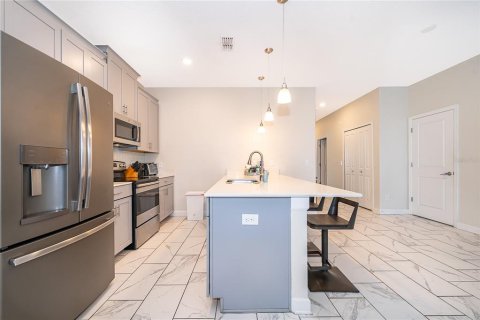 Townhouse in STOREY LAKE in Kissimmee, Florida 5 bedrooms, 201.41 sq.m. № 2099998 - photo 21