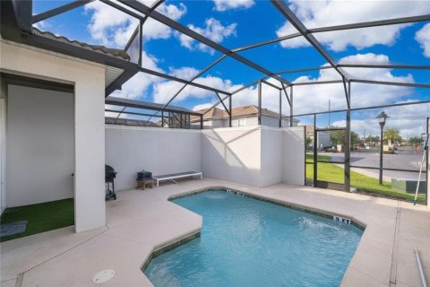 Townhouse in STOREY LAKE in Kissimmee, Florida 5 bedrooms, 201.41 sq.m. № 2099998 - photo 2