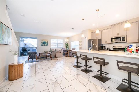 Townhouse in STOREY LAKE in Kissimmee, Florida 5 bedrooms, 201.41 sq.m. № 2099998 - photo 17