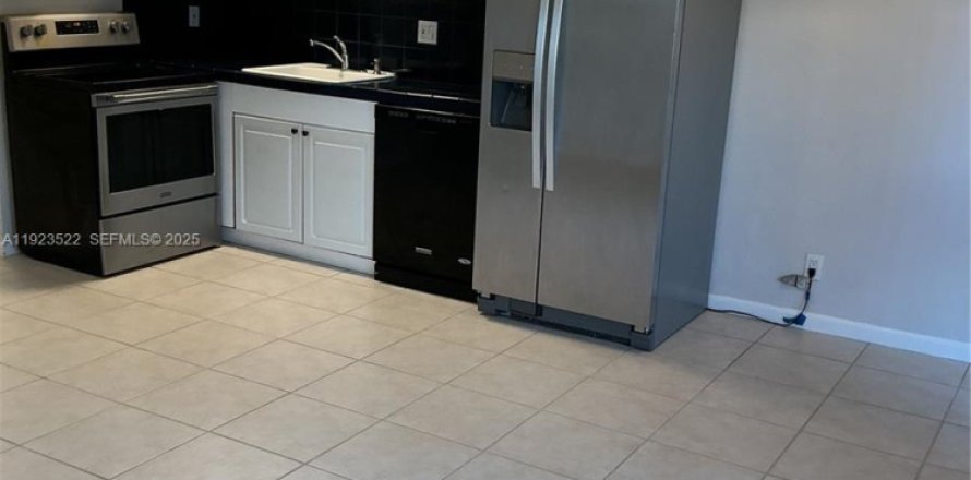 Кондоминиум с 1 спальней в Форт-Лодердейл, Флорида № 1982062