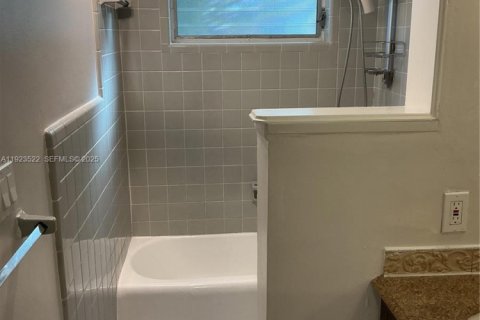 Купить кондоминиум в Форт-Лодердейл, Флорида 1 спальня, 53.88м2, № 1982062 - фото 4