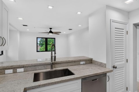 Touwnhouse à louer à Oakland Park, Floride: 3 chambres, 106.74 m2 № 2279694 - photo 4