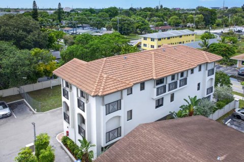 Touwnhouse à louer à Oakland Park, Floride: 3 chambres, 106.74 m2 № 2279694 - photo 26
