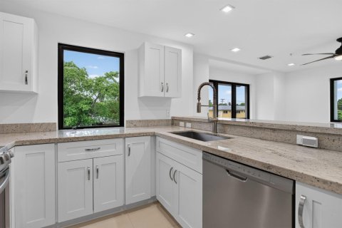 Touwnhouse à louer à Oakland Park, Floride: 3 chambres, 106.74 m2 № 2279694 - photo 3