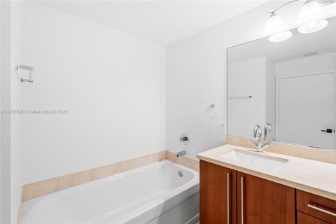 Купить кондоминиум в Майами, Флорида 2 спальни, 94.02м2, № 1887232 - фото 23