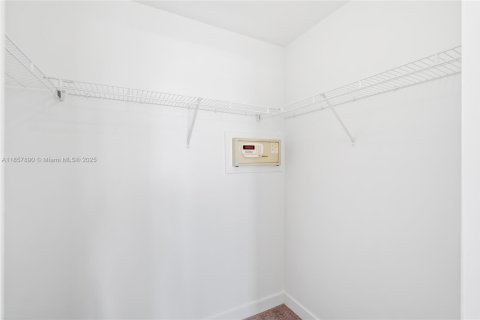 Купить кондоминиум в Майами, Флорида 2 спальни, 94.02м2, № 1887232 - фото 30