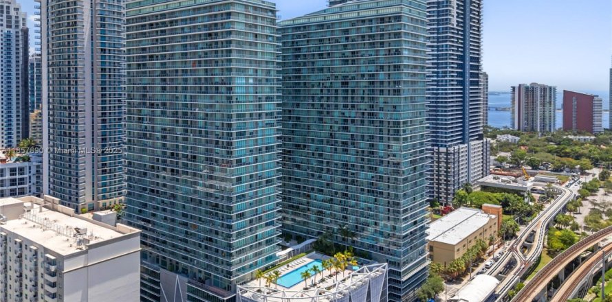Condominio en Miami, Florida, 2 dormitorios № 1887232