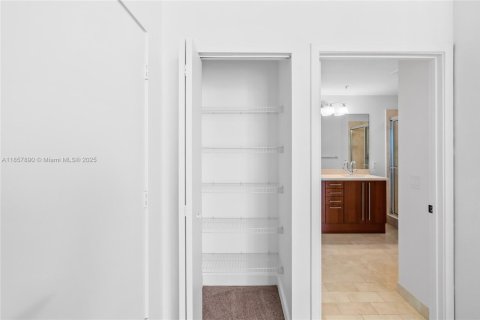 Купить кондоминиум в Майами, Флорида 2 спальни, 94.02м2, № 1887232 - фото 27