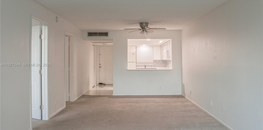Condominio en Davie, Florida, 2 dormitorios  № 1986734
