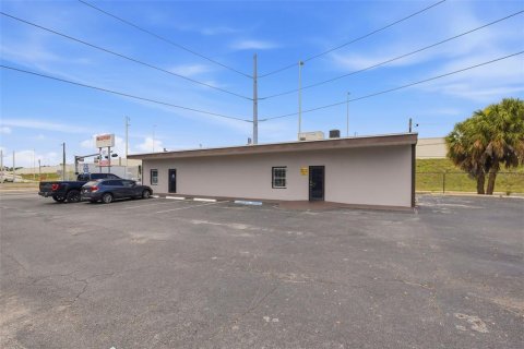 Commercial property in Tampa, Florida 353.96 sq.m. № 2096017 - photo 2