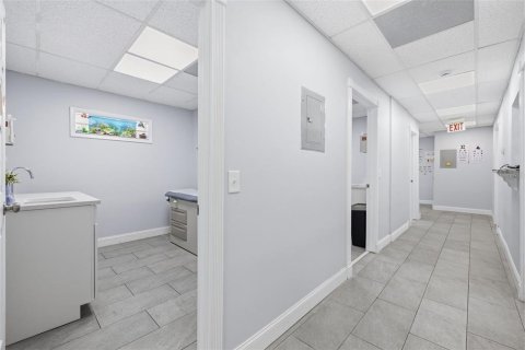 Commercial property in Tampa, Florida 353.96 sq.m. № 2096017 - photo 8