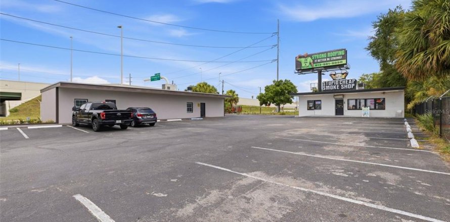 Commercial property in Tampa, Florida 353.96 sq.m. № 2096017