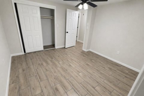 House in New Port Richey, Florida 2 bedrooms, 74.41 sq.m. № 2215194 - photo 11