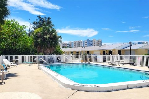 House in New Port Richey, Florida 2 bedrooms, 74.41 sq.m. № 2215194 - photo 3