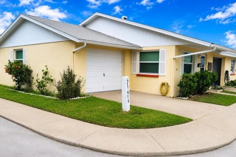 House in New Port Richey, Florida 2 bedrooms, 74.41 sq.m. № 2215194 - photo 2