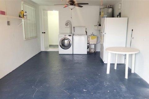 House in New Port Richey, Florida 2 bedrooms, 74.41 sq.m. № 2215194 - photo 14