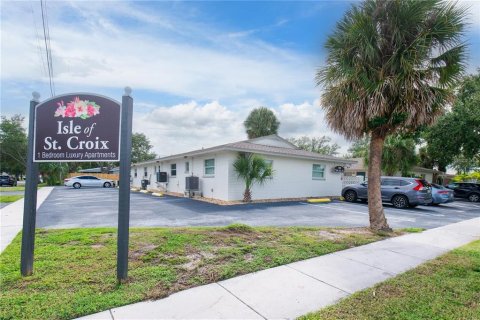Commercial property in Saint Petersburg, Florida 576.74 sq.m. № 2220512