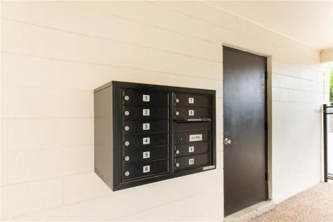 Купить коммерческую недвижимость в Сент-Питерсберг, Флорида 576.74м2, № 2220512 - фото 18