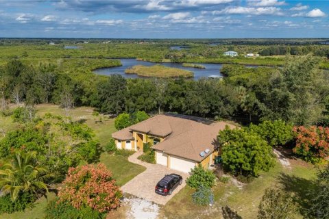 Casa en venta en Punta Gorda, Florida, 3 dormitorios, 198.44 m2 № 2383339 - foto 2