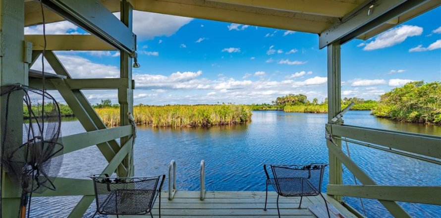 Casa en Punta Gorda, Florida 3 dormitorios, 198.44 m2 № 2383339