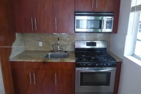 Condominio en venta en Miami Beach, Florida, 1 dormitorio, 55.74 m2 № 1965111 - foto 12