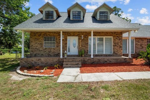 House in Lakeland, Florida 4 bedrooms, 240.52 sq.m. № 2324291 - photo 2