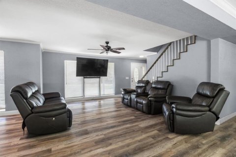 House in Lakeland, Florida 4 bedrooms, 240.52 sq.m. № 2324291 - photo 15