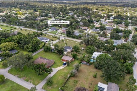 House in Lakeland, Florida 4 bedrooms, 240.52 sq.m. № 2324291 - photo 6
