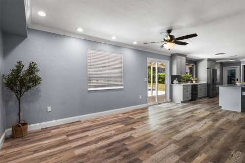 House in Lakeland, Florida 4 bedrooms, 240.52 sq.m. № 2324291 - photo 18