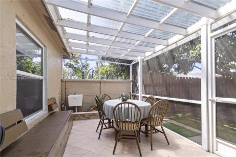 House in Lake Worth, Florida 3 bedrooms, 147.9 sq.m. № 1927863 - photo 22