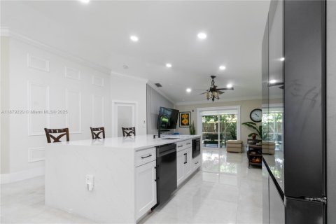 House in Lake Worth, Florida 3 bedrooms, 147.9 sq.m. № 1927863 - photo 10