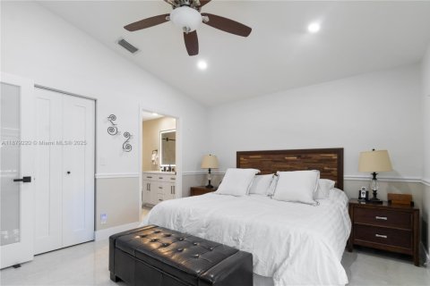 House in Lake Worth, Florida 3 bedrooms, 147.9 sq.m. № 1927863 - photo 15