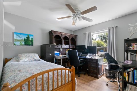 House in Lake Worth, Florida 3 bedrooms, 147.9 sq.m. № 1927863 - photo 13