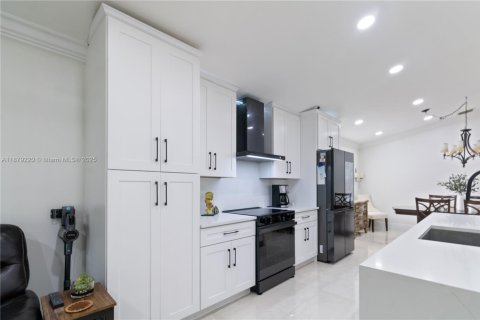 House in Lake Worth, Florida 3 bedrooms, 147.9 sq.m. № 1927863 - photo 7