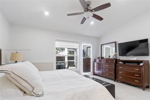 House in Lake Worth, Florida 3 bedrooms, 147.9 sq.m. № 1927863 - photo 16