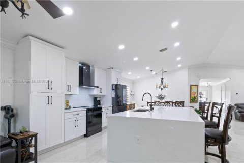 House in Lake Worth, Florida 3 bedrooms, 147.9 sq.m. № 1927863 - photo 9