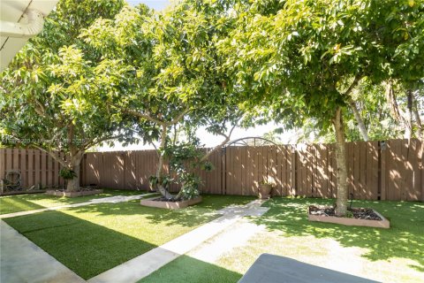 House in Lake Worth, Florida 3 bedrooms, 147.9 sq.m. № 1927863 - photo 26