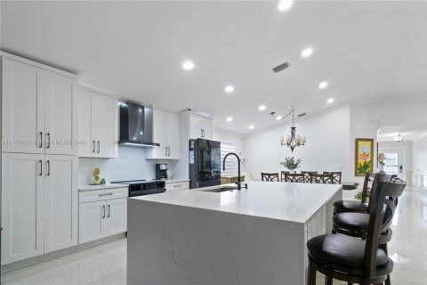 House in Lake Worth, Florida 3 bedrooms, 147.9 sq.m. № 1927863 - photo 6