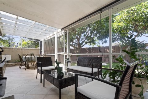 House in Lake Worth, Florida 3 bedrooms, 147.9 sq.m. № 1927863 - photo 24