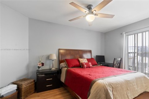 House in Lake Worth, Florida 3 bedrooms, 147.9 sq.m. № 1927863 - photo 12